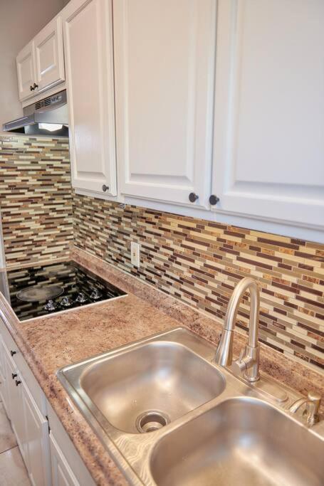 Cozy Apartment 1St 10Min Walk Downtown And City View Providence Esterno foto